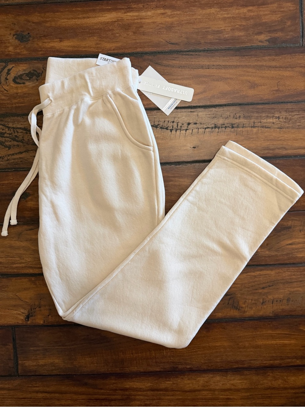 NWT Ultrasoft Cream Jogger Pants With Pockets by Starting Point.